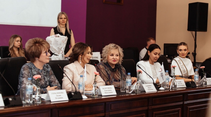 В Омске выбрали «золотую сотню» женщин региона