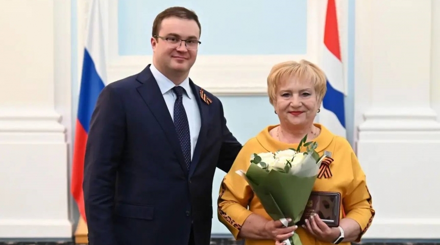 Губернатор Хоценко присвоил почетное звание омскому эксперту охраны атмосферного воздуха
