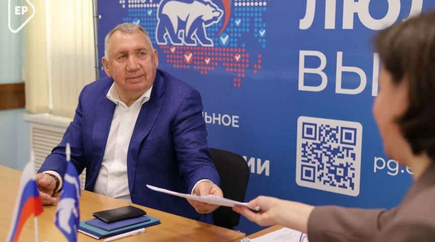 На праймериз «Единой России» в Омске заявился известный хоккейный функционер