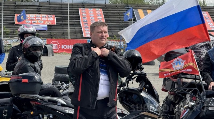 Глава омского Минздрава Маркелов проехал в колонне байкеров ко Дню Победы