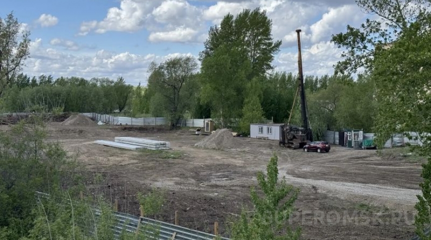 В Омске начали строить развлекательный комплекс у ДОСААФа