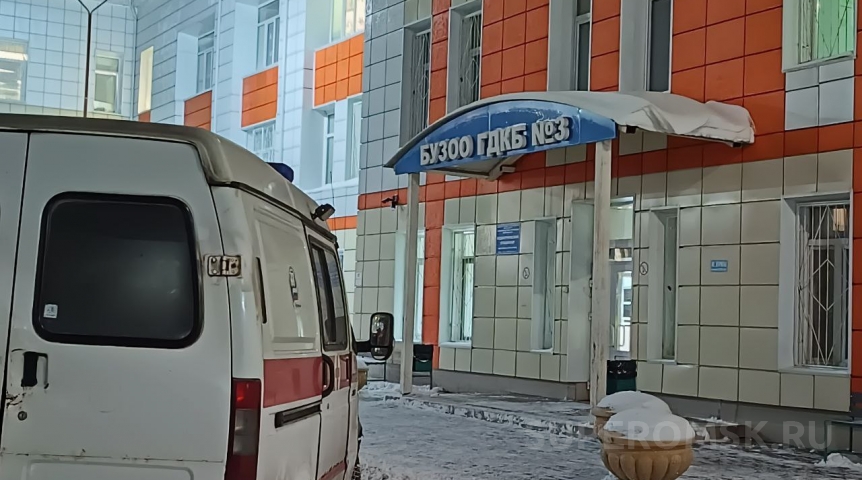 Под окнами в Омске нашли полуживого полуторагодовалого ребенка