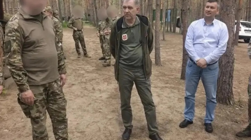 Спикер областного парламента Александр Артемов посетил с рабочим визитом ЛНР