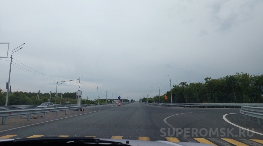 Названы участки омских дорог, где временно ограничена скорость движения