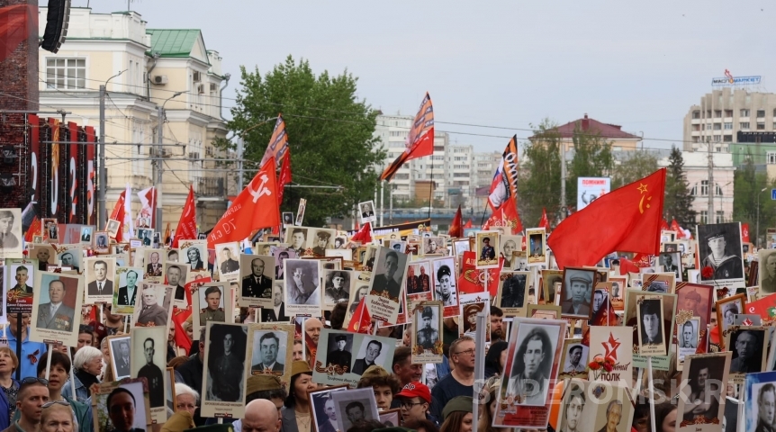 В акции «Бессмертный полк» приняли участие 100 тысяч омичей
