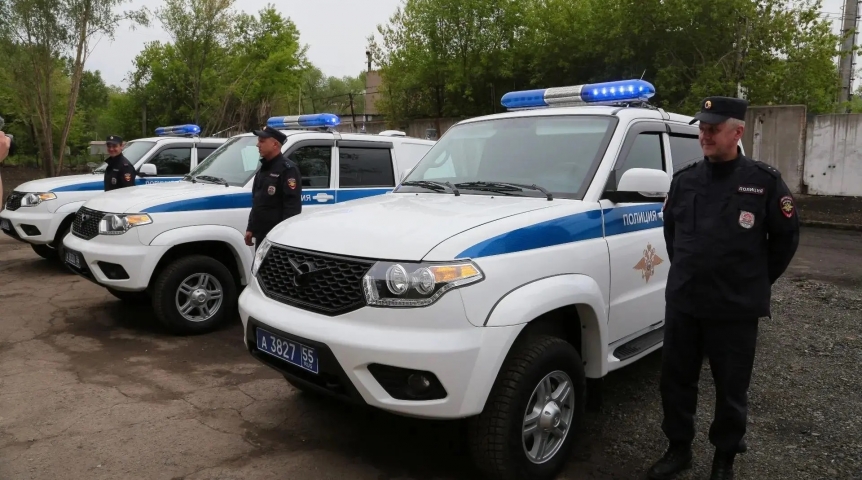 На открытии обновленного пункта ППС в Омске показали автозак