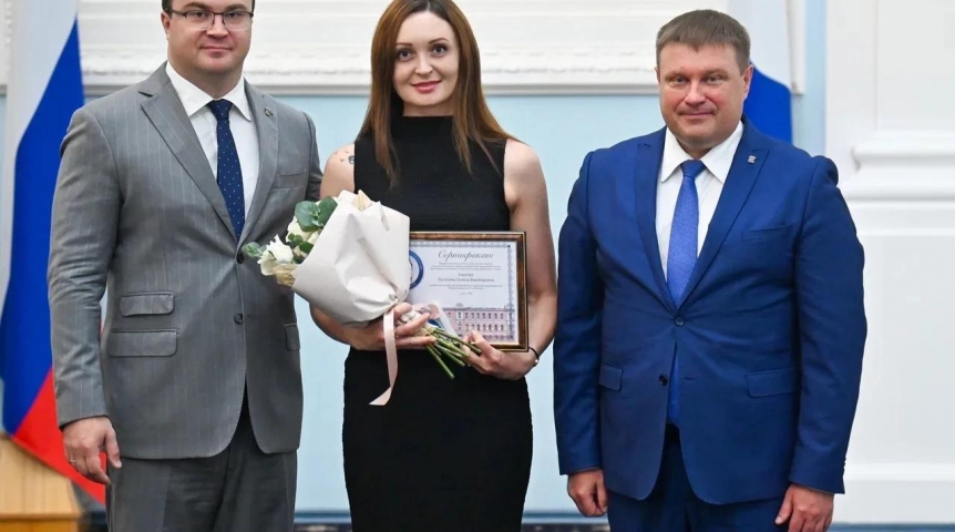 Кого из омских медиков наградил Хоценко перед праздником – СПИСОК