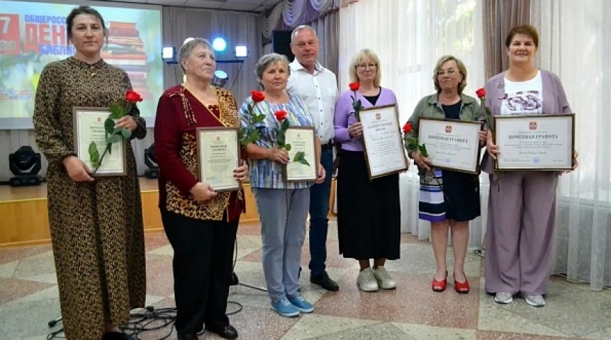 В Омском районе поздравили с профессиональным праздником библиотекарей муниципалитета