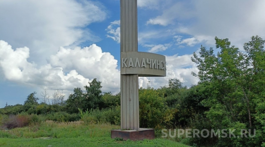 В Калачинске опять горит свалка, которая принимает мусор омичей