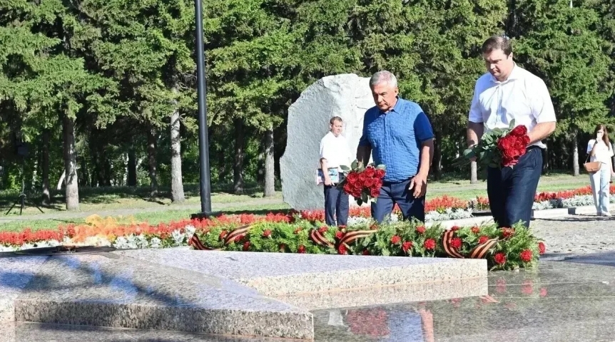 В Омск прибыл глава Республики Татарстан Рустам Минниханов