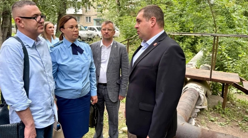 Глава Минэнерго отправился на теплотрассу по жалобе омички замгенпрокурора