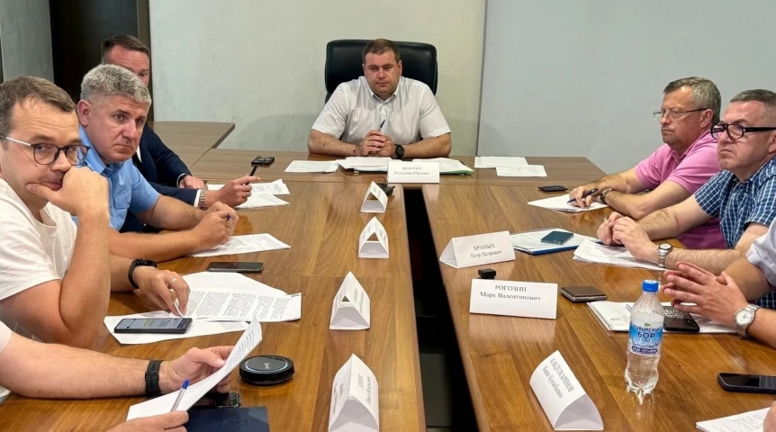 Шнипко поручил подготовить к зиме 80 омских домов с изношенными коммуникациями