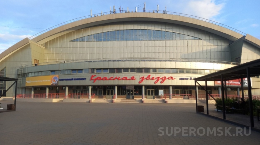 «Иртыш» после ухода 20 футболистов начал подписывать омских игроков