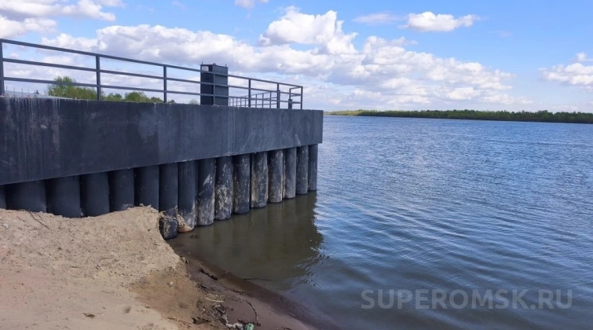 На Иртыше в Омске возвели причальную стенку