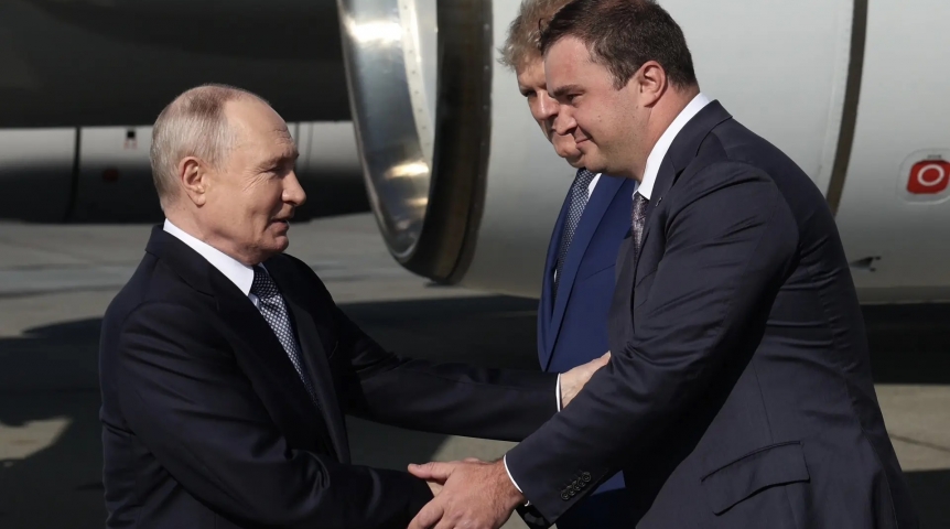 Виталий Хоценко встретил в аэропорту Омска президента России Владимира Путина