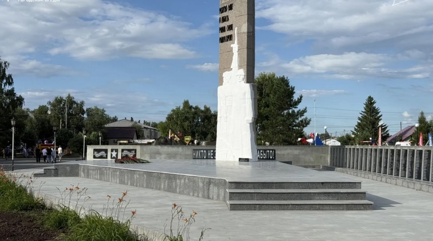 В Омской области у мемориала воинам-землякам появились памятные плиты участникам СВО