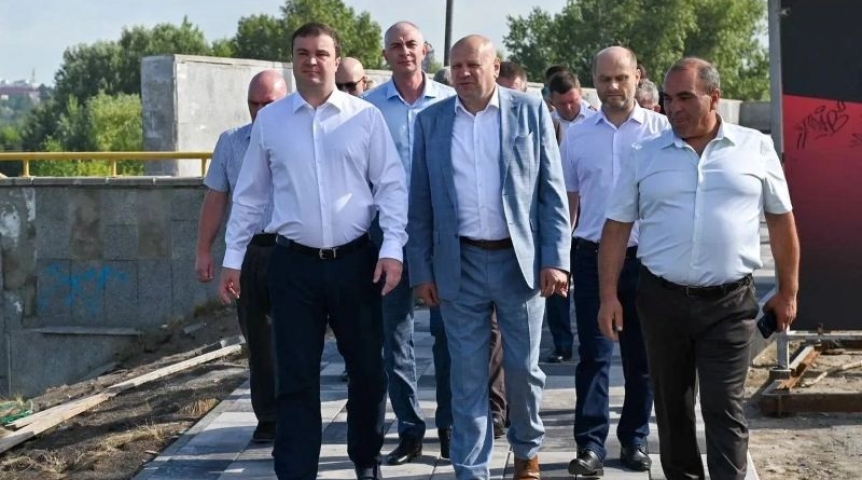 Огород омичей помешал благоустройству на Лукашевича