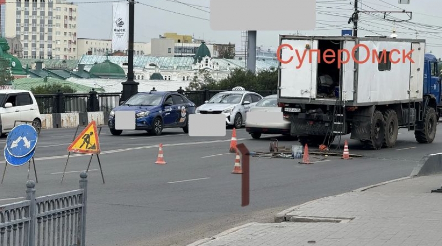 Ремонт Комсомольского моста в Омске привел к затору