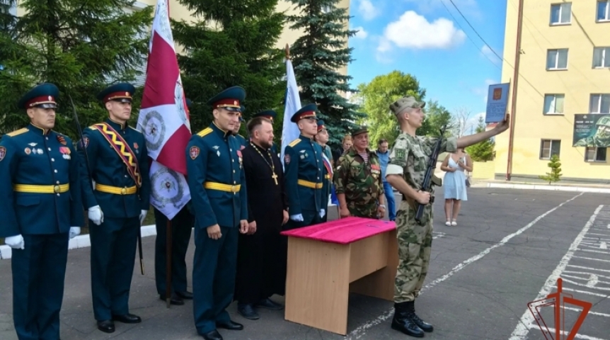 В Омске более 60 молодых бойцов приняли присягу