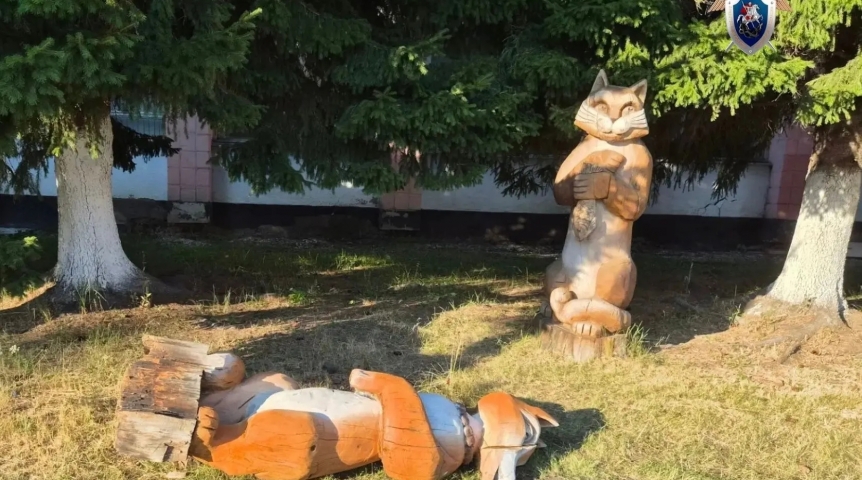 Под Омском малышку травмировала скульптура: вмешались следователи