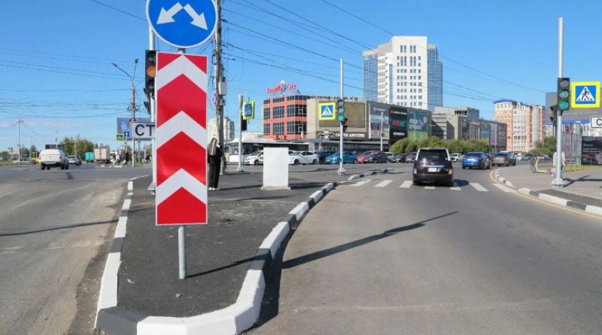 В Омске открыли движение по обновленному перекрестку Конева и 70 лет Октября