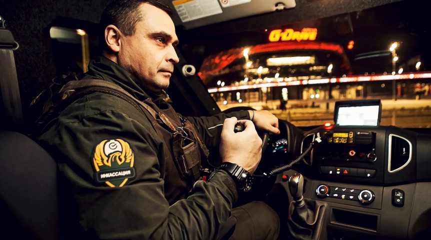 День инкассатора: заглянем в центр, где считают и возят деньги