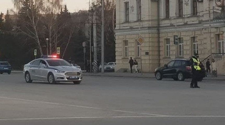 Пьяный омич на машине снес инспектора ДПС