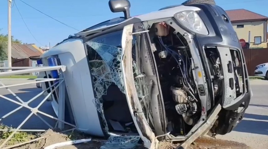 Стали известны детали ДТП с опрокинувшейся скорой в Омске