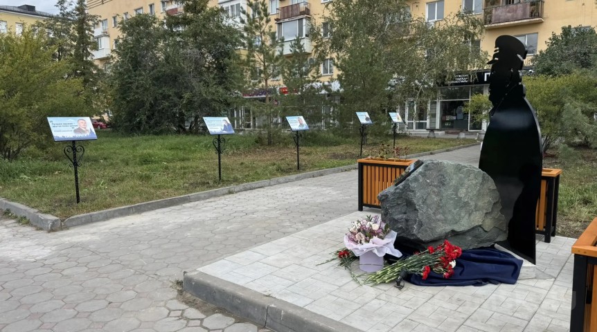 Памятник Жириновскому в Омске снабдили цитатами политика