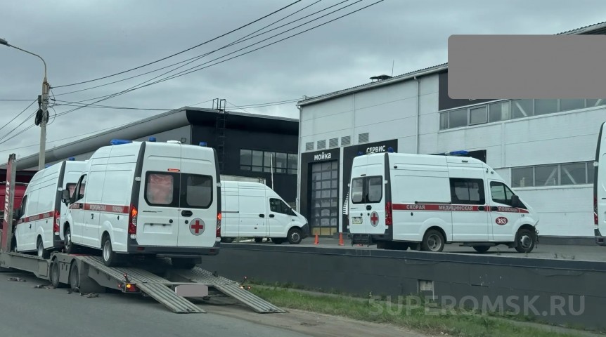 В Омск доставили новые автомобили скорой помощи