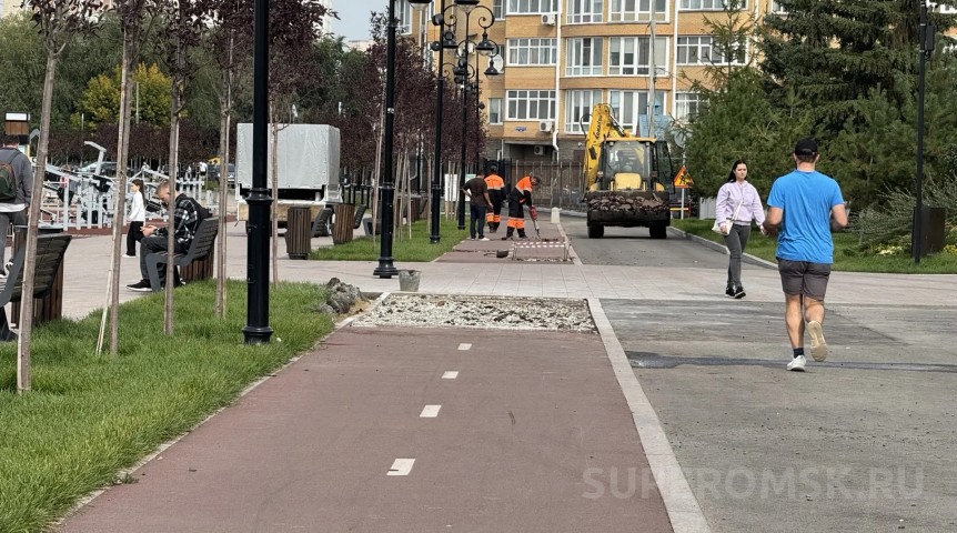На обновленной набережной в центре Омска уже разбирают велодорожку