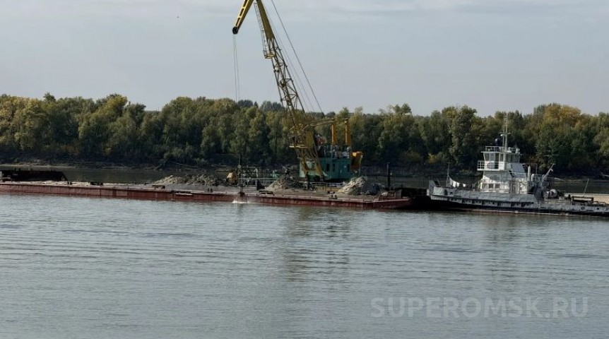 В Омске срочно пробивают судоходное русло Иртыша