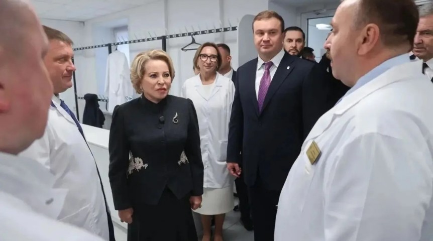 Матвиенко и Хоценко оценили мощности омского госпиталя для ветеранов войн
