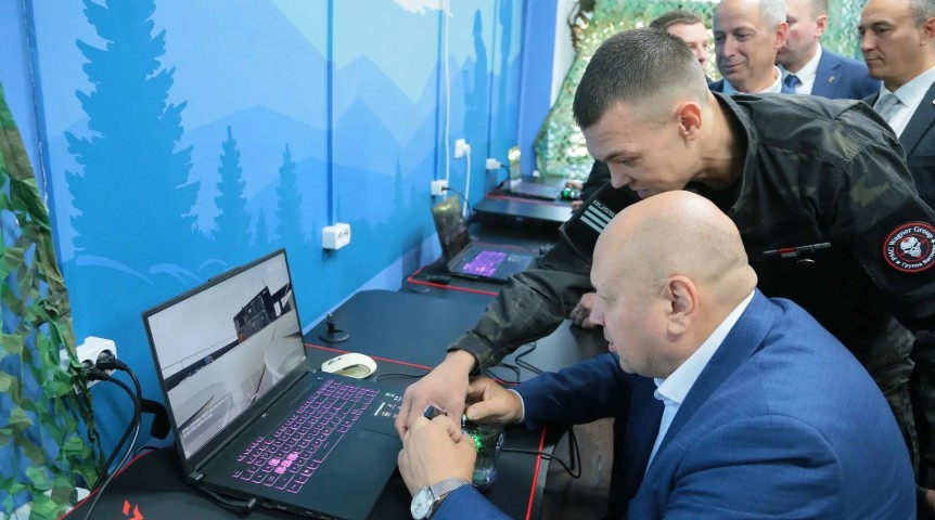 Мэр Омска Шелест освоил боевой БПЛА