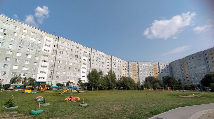В омском селе прокуратура добилась завершения строительства детской площадки