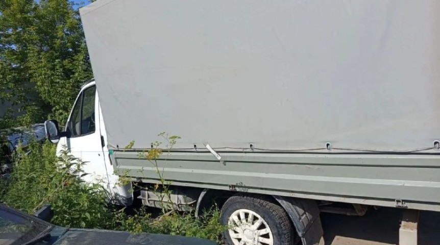 У омича конфисковали машину и отправили на СВО
