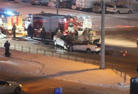 Появилось видео жуткой аварии загоревшихся машин на Левобережье Омска