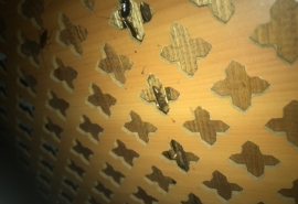 Посетитель обнаружил в популярном лаундж-баре Омска логово тараканов