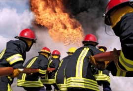 Во время мощного пожара в Омской области двое парней получили серьезные ожоги