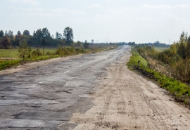 Жители Омской области пожаловались на дорогу, где могут рассыпаться автомобили