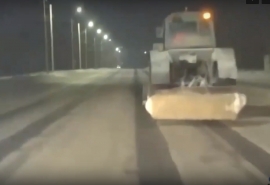 В Омске полиция устроила погоню за борющимся с колеей трактором