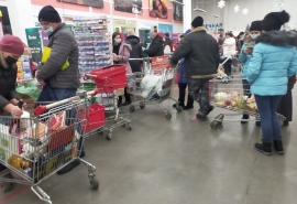 Только за один день в омских ТЦ поймали около десятка «антимасочников»