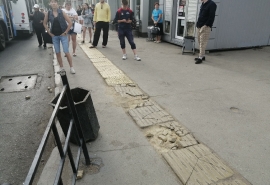 В новых местах Омска смонтируют тактильную плитку печальной судьбы