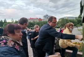 Омский депутат Дмитрий Сахань почтил память погибших советских солдат