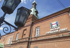 Омские депутаты узнали о планах на муниципальную гостиницу и тепловую компанию