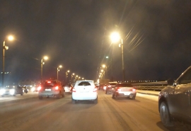 В Омске в час пик «встал» ведущий в центр города мост