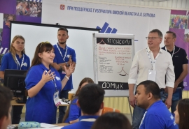 «Поехали вместе!»: омский губернатор Бурков встретился с участниками молодежного форума «РИТМ»