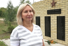 Депутат омского горсовета Инна Гомолко открыла восстановленный памятник ветеранам ВОВ