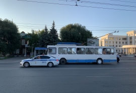 В Омске временно отменяют популярный троллейбус