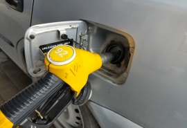 В Омской области снизились цены на топливо для автомобилей